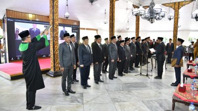 Dorong Penyegaran Birokrasi, Bupati Achmad Fauzi Lantik 25 Pejabat Administrator untuk Tingkatkan Pelayanan di Sumenep Dorong Penyegaran Birokrasi, Bupati Achmad Fauzi Lantik 25 Pejabat Administrator untuk Tingkatkan Pelayanan di Sumenep