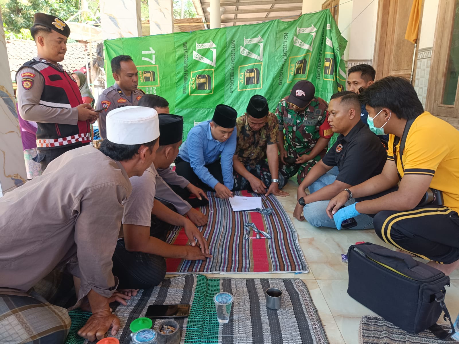 Pria Lanjut Usia Ditemukan Meninggal Dunia di Gapura Sumenep, Polresta Lakukan Olah TKP