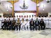 Kukuhkan Paskibraka 2026 di Pendopo Keraton, Bupati Fauzi: Jangan Berhenti Jadi Teladan Setelah Upacara Selesai