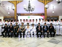 Kukuhkan Paskibraka 2026 di Pendopo Keraton, Bupati Fauzi: Jangan Berhenti Jadi Teladan Setelah Upacara Selesai